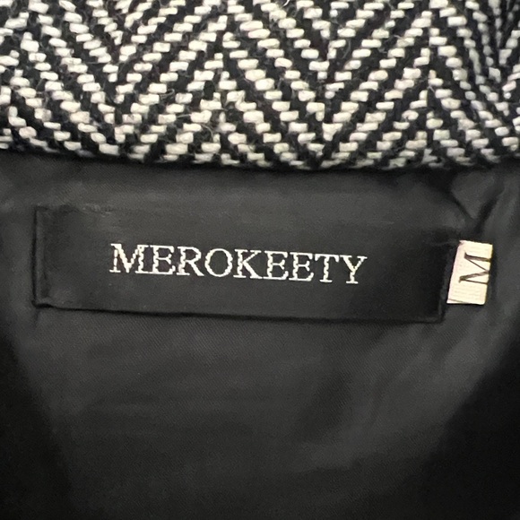 Women's Black and White Herringbone Puffer Vest - Picture 3 of 7